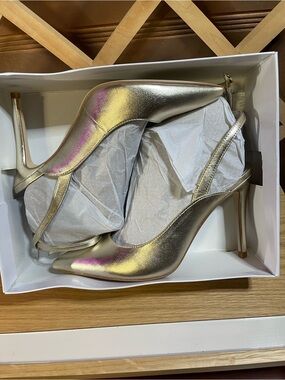 NIB Guess Slingback Stiletto 4”Heel / Golden Metallic Vegan Leather Pump Sz 9.5M